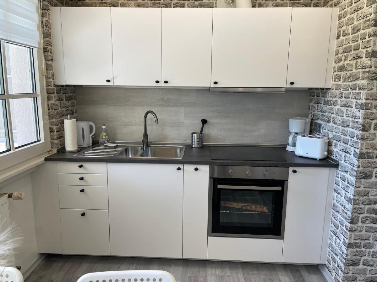 Comfortable Shared Apartment With Private Room In ヴェッセリンク エクステリア 写真