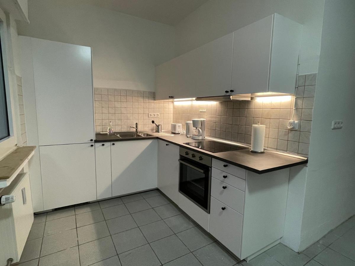 Comfortable Shared Apartment With Private Room In ヴェッセリンク エクステリア 写真