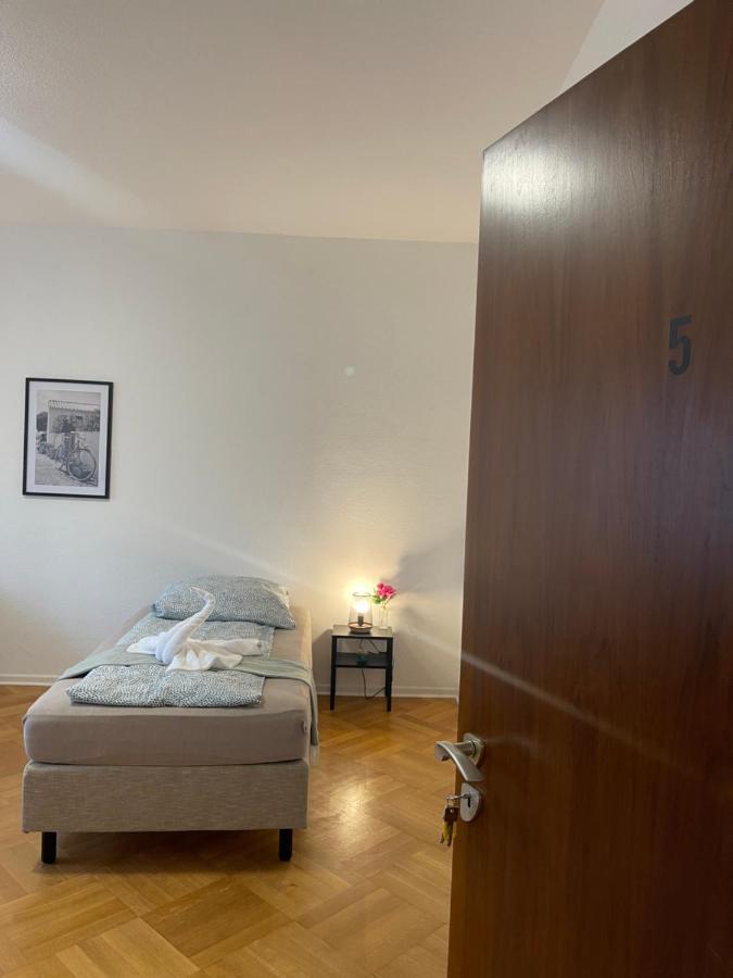 Comfortable Shared Apartment With Private Room In ヴェッセリンク エクステリア 写真