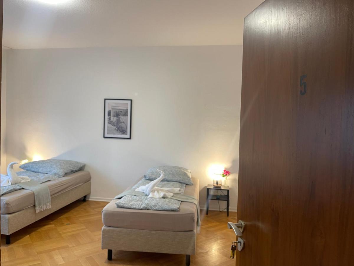 Comfortable Shared Apartment With Private Room In ヴェッセリンク エクステリア 写真