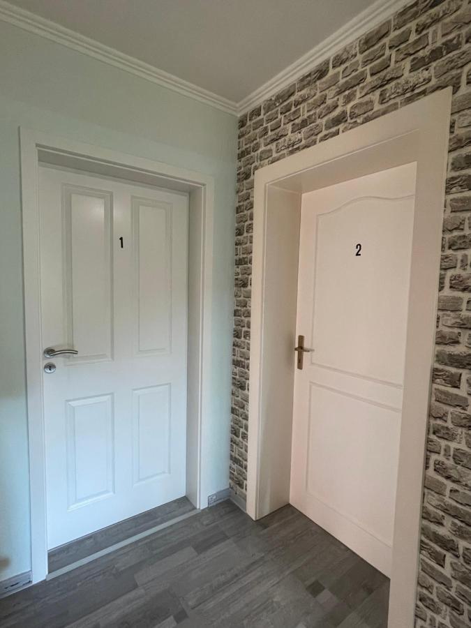 Comfortable Shared Apartment With Private Room In ヴェッセリンク エクステリア 写真