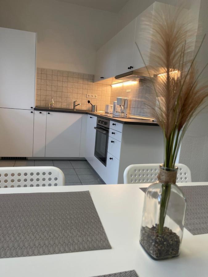 Comfortable Shared Apartment With Private Room In ヴェッセリンク エクステリア 写真