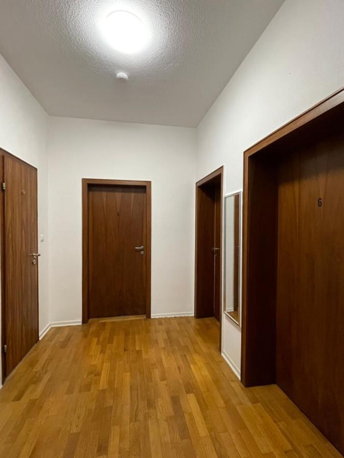 Comfortable Shared Apartment With Private Room In ヴェッセリンク エクステリア 写真