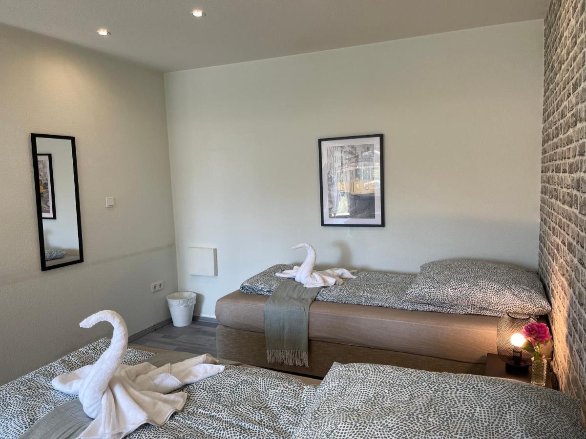Comfortable Shared Apartment With Private Room In ヴェッセリンク エクステリア 写真