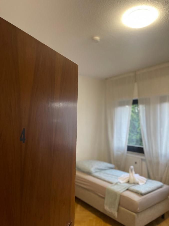 Comfortable Shared Apartment With Private Room In ヴェッセリンク エクステリア 写真