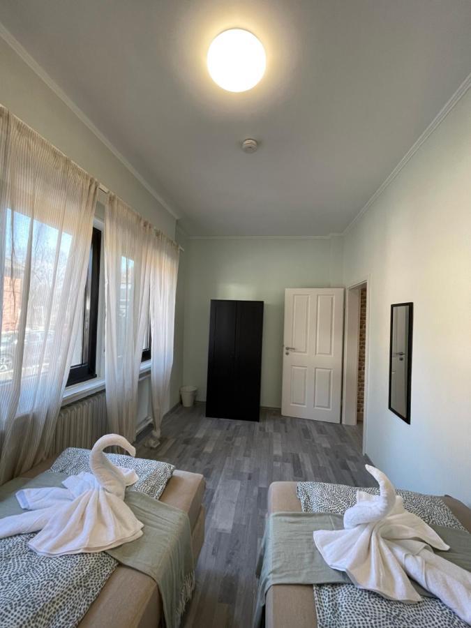 Comfortable Shared Apartment With Private Room In ヴェッセリンク エクステリア 写真