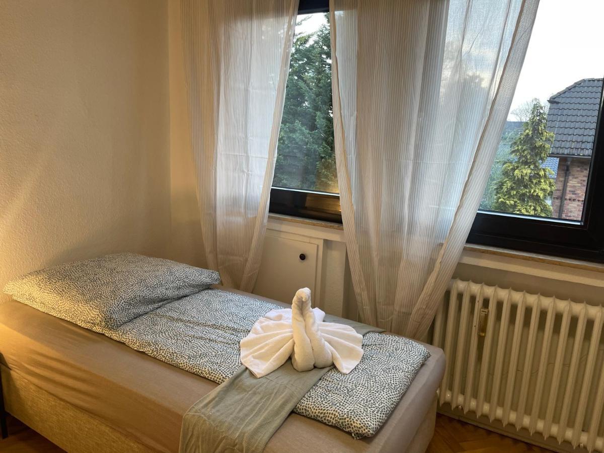 Comfortable Shared Apartment With Private Room In ヴェッセリンク エクステリア 写真