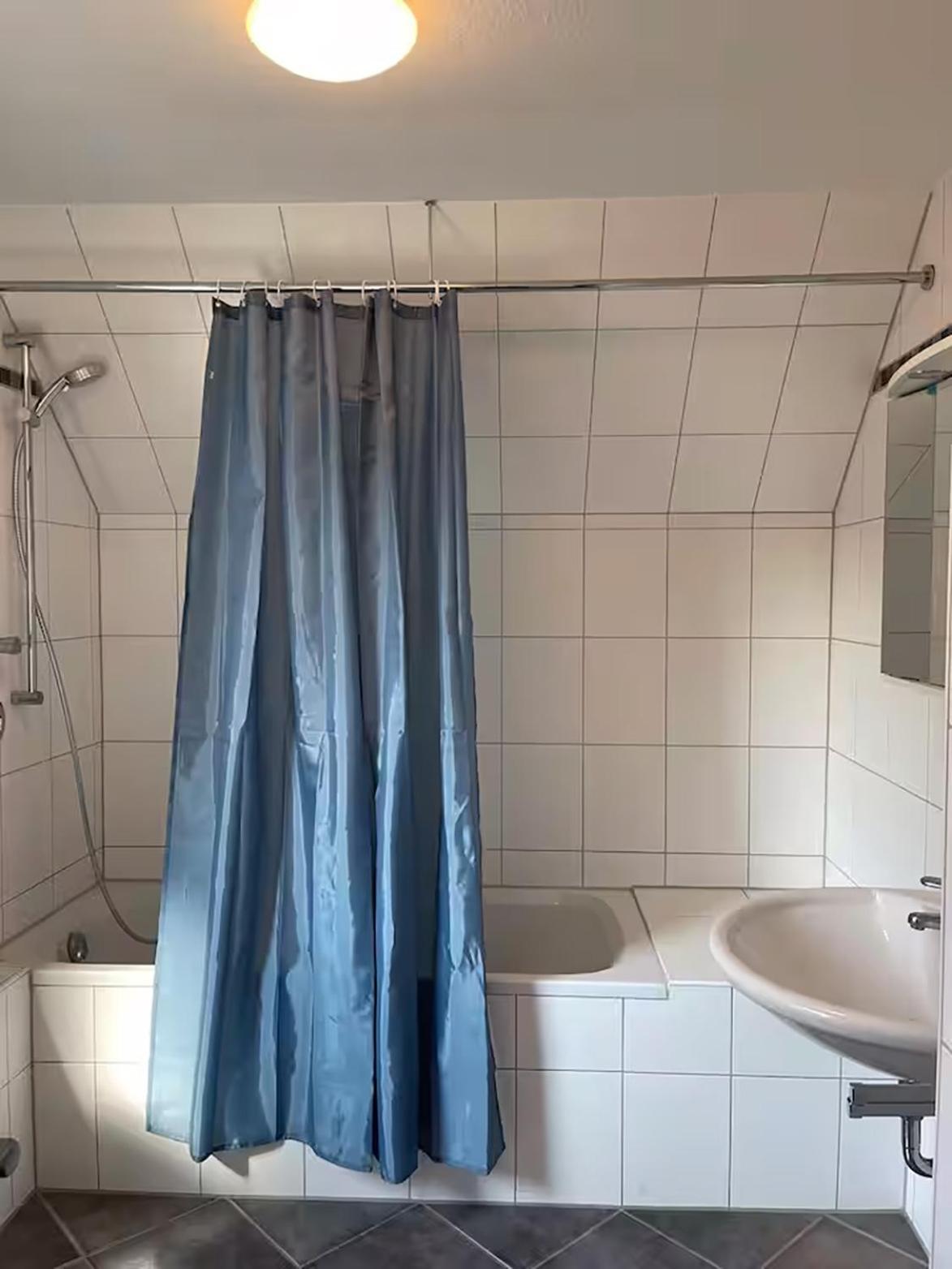 Comfortable Shared Apartment With Private Room In ヴェッセリンク エクステリア 写真